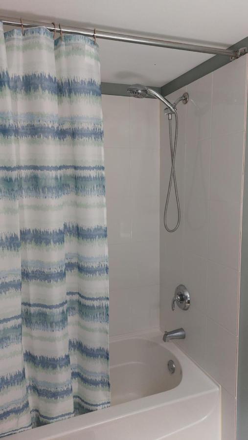 Lovely 1-Bedroom Basement Suite وينيبج المظهر الخارجي الصورة