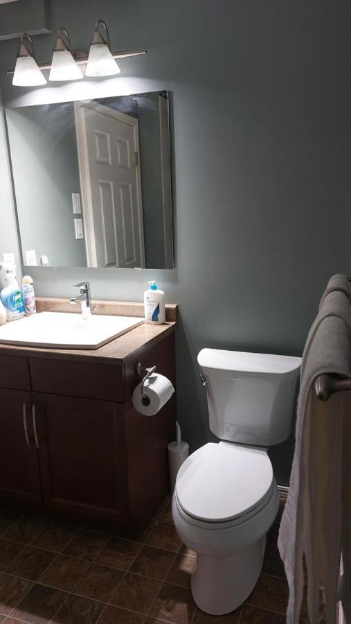 Lovely 1-Bedroom Basement Suite وينيبج المظهر الخارجي الصورة