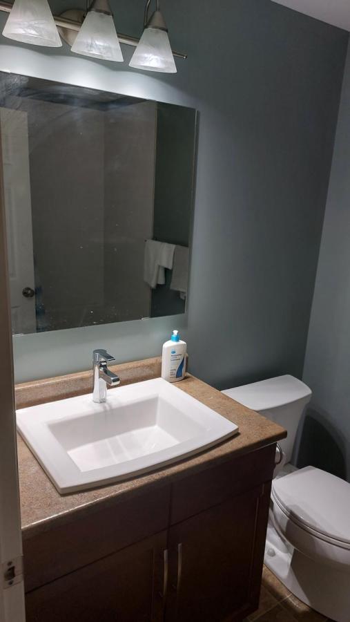 Lovely 1-Bedroom Basement Suite وينيبج المظهر الخارجي الصورة