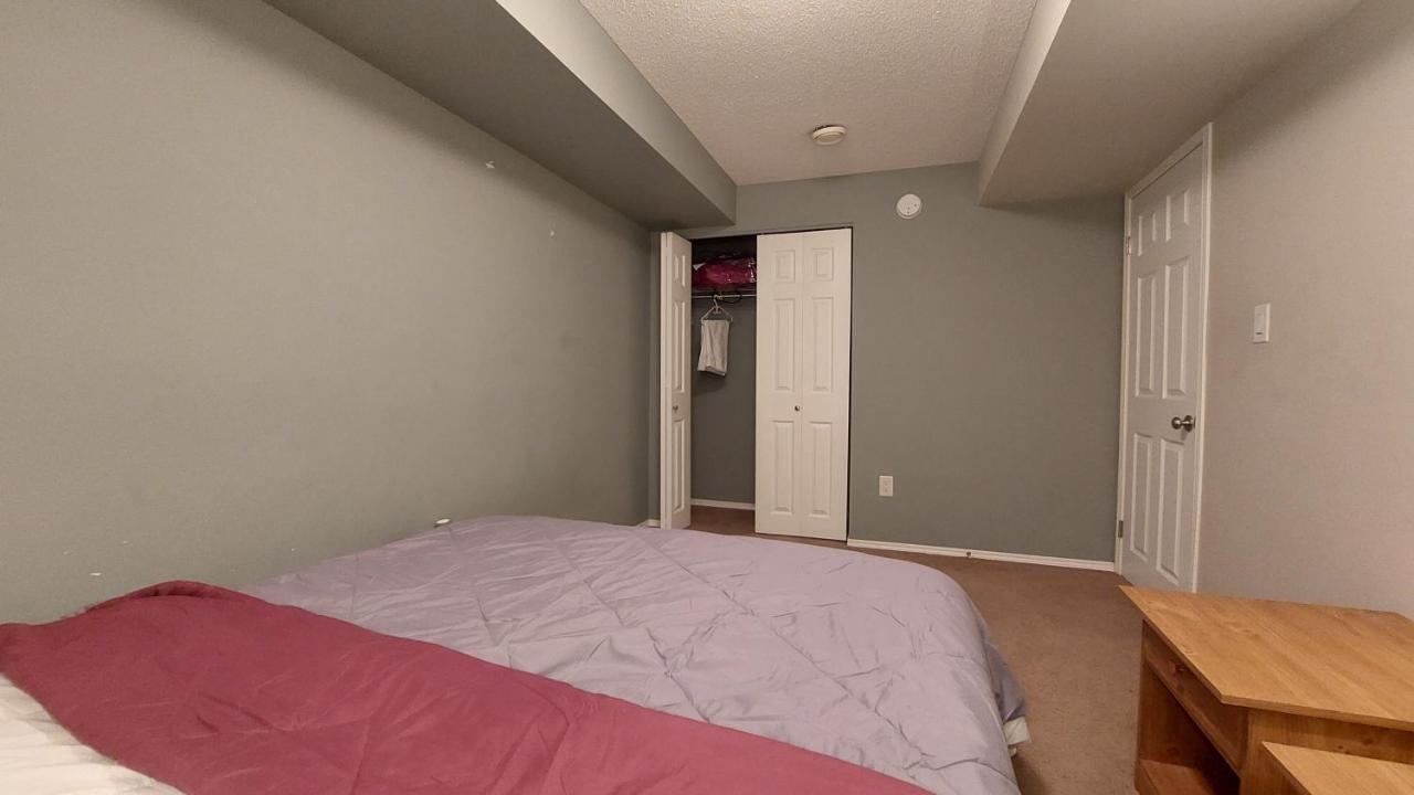 Lovely 1-Bedroom Basement Suite وينيبج المظهر الخارجي الصورة